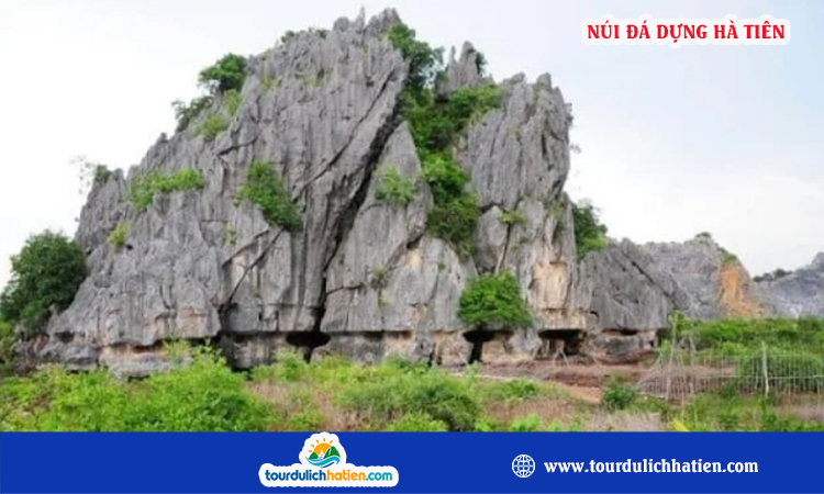 Núi đá dựng 